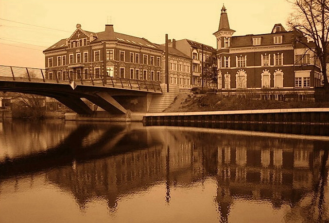 Das "Havelschlößchen ",links im Bild,ein ehem.Ausflugslokal ist nicht mehr in Betrieb.Die Aufnahme erfolgte in Sepia-Tönung. 