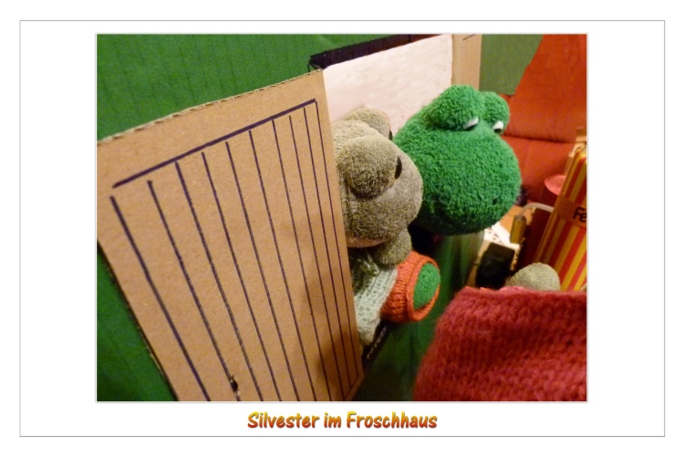 Berti und Mondi schauen gespannt auf die Froschallee. "Ach du bist es", begrüßt Mondi Richi," wo willst du hin?" Richi:"Ich bringe doch unsere Rakete zum Startplatz am großen Teich. Von dort wird heute Abend ein Feuerwerk zu sehen sein, unsere Rakete ist mit dabei."